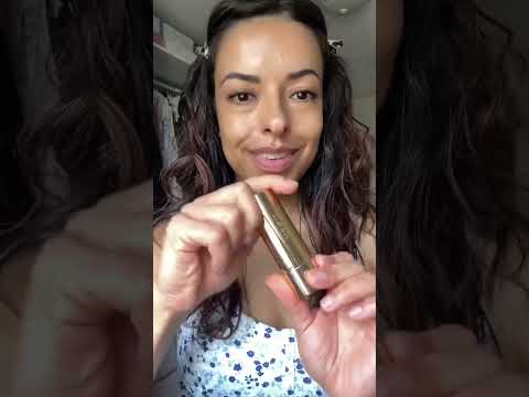Looking for clean beauty products that’ll give you a glow? Today I’m trying out two beauty products