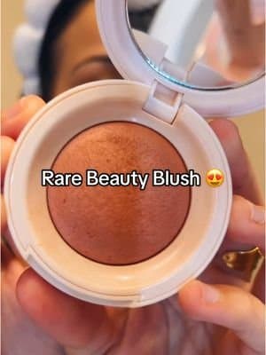 O brilho que você merece em uma embalagem! ✨💖 Rare Beauty não é só um produto, é uma experiência: cor, conforto e hidratação em um só toque. 💋 Quem já testou sabe do que estou falando! #lojatiktok #tiktokshop #foryoupage #fyp #rarebeauty #vocênasceuparamudar @Mikaele Oloa