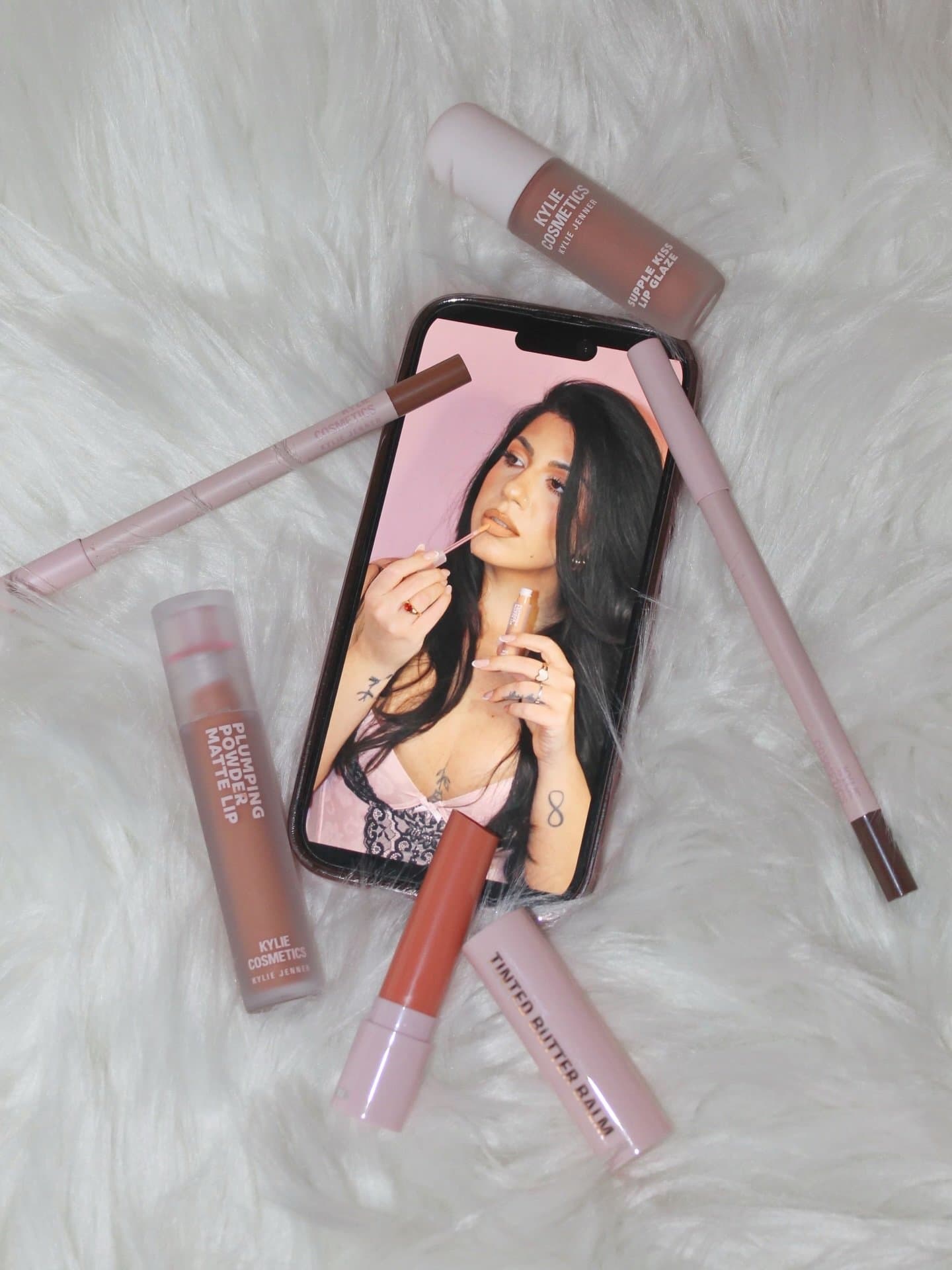 Kylieβs favs of the season ππ«¦
plumping lip liner β 609 iced latte
plumping lip liner β 635 pecan
plumping powder matt