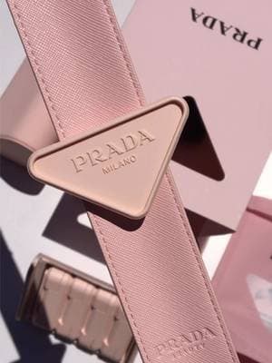 If youβre a blush girly, these are calling your name. π Cream to powder formula, blend so effortlessly into the skin, leaving a soft focus blurred finish with the most beautiful glow.β¨ Plus theyβre collectable and come with a fun snap on bracelet, making touch ups on the go fun and easy. Available in 8 stunning shades. #PradaBeauty #GiftedbyPradaBeauty #blush
