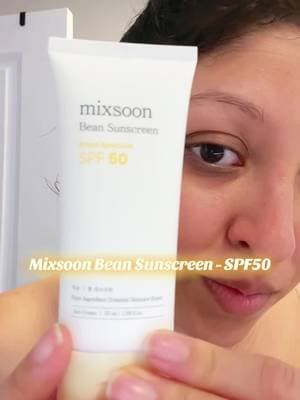 This sunscreen does everythingg and the glow is an added bonus โจ #mixsoon #mixsoonbeansunscreen #sunscreenreview #koreanskincare #glassskin #skincareroutine #sunscreen #spf50paโโโ #spf50 #gifted @mixsoon