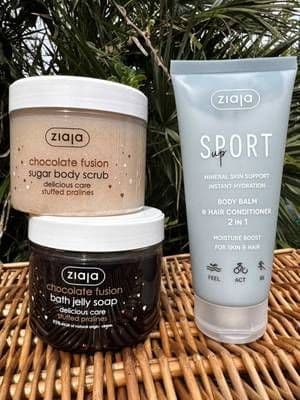 #AD ✨ Pamper time with Ziaja 🌱 I was not expecting this, but this chocolate duo smells like Nutella. The scrub melts into the skin and leaves it feeling soft and smooth, and the jelly texture is so satisfying to use. Paired with the Ziaja Sport balm, which feels light but really hydrating, it turns a simple shower into a proper self-care moment. 🛍️ You can find them on www.ziajaonline.co.uk and use my code ANIA10 for 10% off. Have you tried jelly textures before? @ziaja #ziajauk #bodycare #selfcare #glow_with_ania