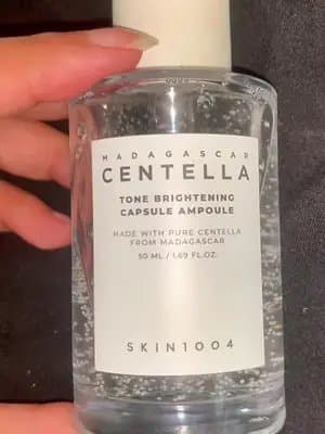 Don’t skip the sides of your nose 👃✨ Applied my tone brightening ampoule here for: 🌸 Fades dullness & dark shadows 🌸 Evens out skin tone 🌸 Keeps the area smooth & hydrated Tiny spot → big difference 💫 #goviralwithskin1004challenge #skin1004white #tiktokmademebuyit #skincareroutine #centella @SKIN1004 US