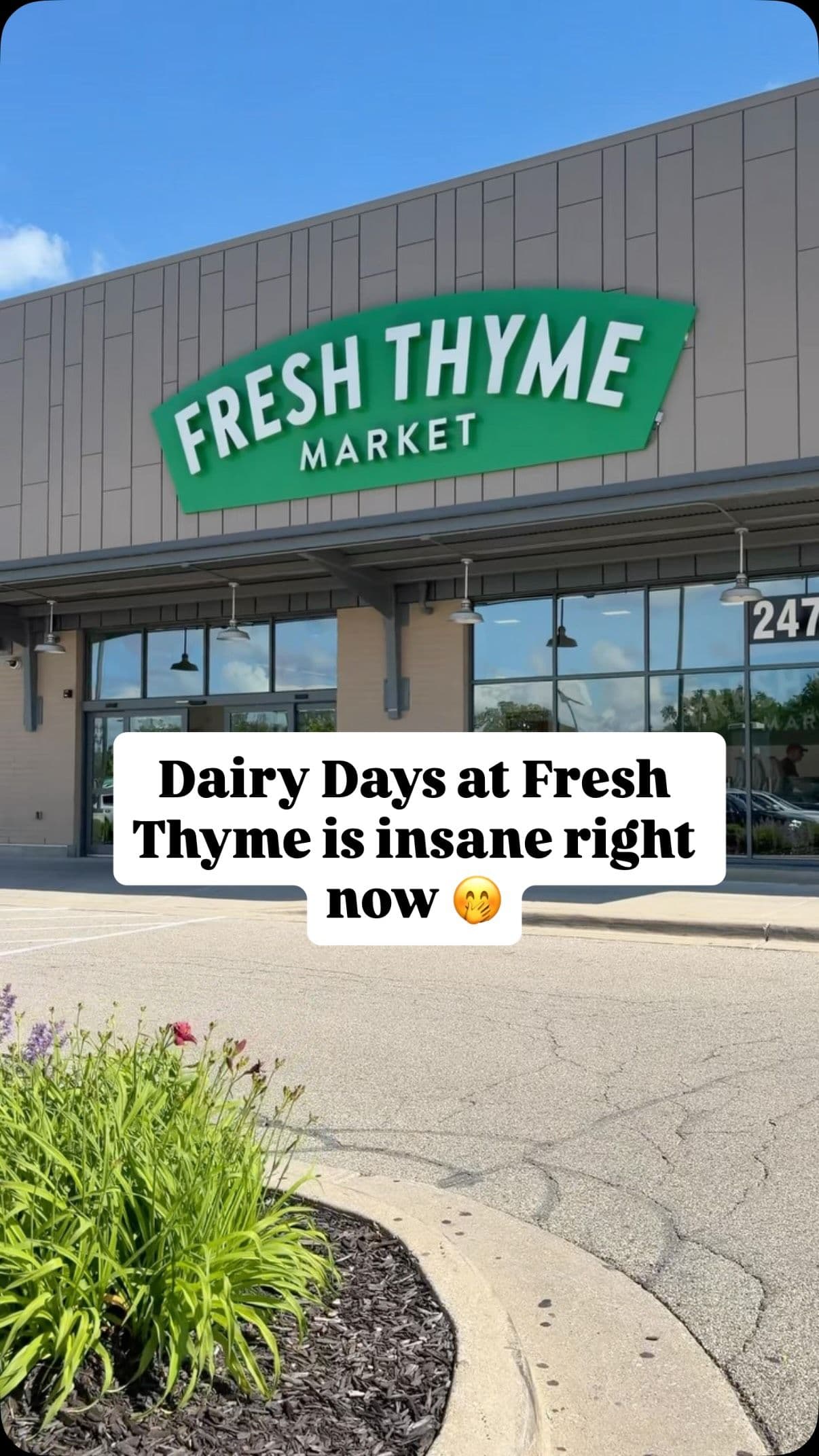 Dairy Days are here at @freshthyme and I am shopping all the best dairy finds while supporting local Midwest farmers 🐮�