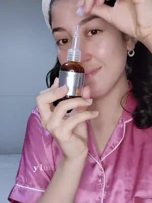 Mi mami me ayudó a dar mis primeros pasos para cuidar mi piel y ahora yo le ayudo a potenciar su rutina de skincare con los serums de @Vichy Laboratoires que de verdad son buenísimos y el regalo perfecto esta temporada 🫶🏻✨️🔝 #VichySkinCare #MomsDeserveVichy #Publicidad #cuidadodelapiel #rutinadeskincare #skincareroutine #vichyperu #skincaretips #Básicosparaelcuidadodelapiel #skincareperu #skincarelima #rutinaantiedad #rutinanatioxidante #skincaretiktok #consejosdeskincare #skincarevideo L'ORÉAL PERÚ S.A. RUC N° 20416414018