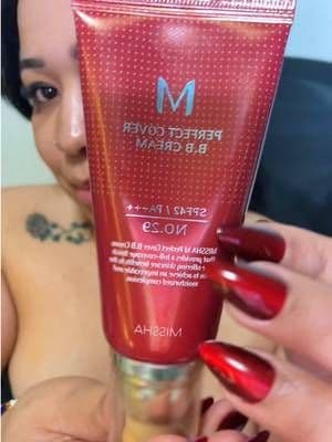 Si buscas ese acabado de "piel de porcelana" coreana, la Missha M Perfect Cover es para ti. ✨ Cubre absolutamente todo sin sentirse pesada y tiene ingredientes que cuidan tu piel mientras la usas. ¡Por algo es la más vendida del mundo con 100 millones de unidades! 🌎💎 No te quedes sin la tuya, disponible en el carrito. #Maquillaje #SkinCareCoreano #Missha #TikTokShopFinds@missha.official