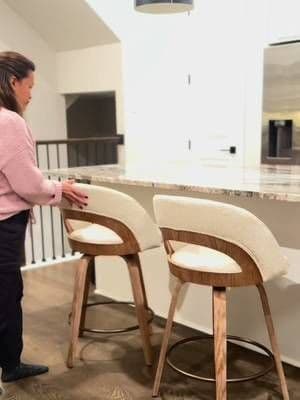 #ad I’m obsessed with these new swivel bar stools I found on @Wayfair If you’ve been looking to elevate your kitchen or dining space, you’ll love these! 💛 #wayfaircreator #wayfair #giftedbywayfair #KitchenGoals
