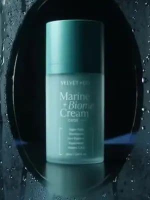Maquillaje que se cuartea? 😱 El secreto es la preparación con Marine Biome Cream de @Velvet Code Official ✨ Su dispensador higiénico y su fórmula con péptidos y PDRN crean la base perfecta para que tu maquillaje luzca impecable y radiante todo el día. 🌊 ¡Eleva tu rutina! Encuéntrala en el link de mi bio. 🔗 #velvetcode #marinebiomecream #makeupprepcream #tiktokmademebuyit #tiktokshopfinds