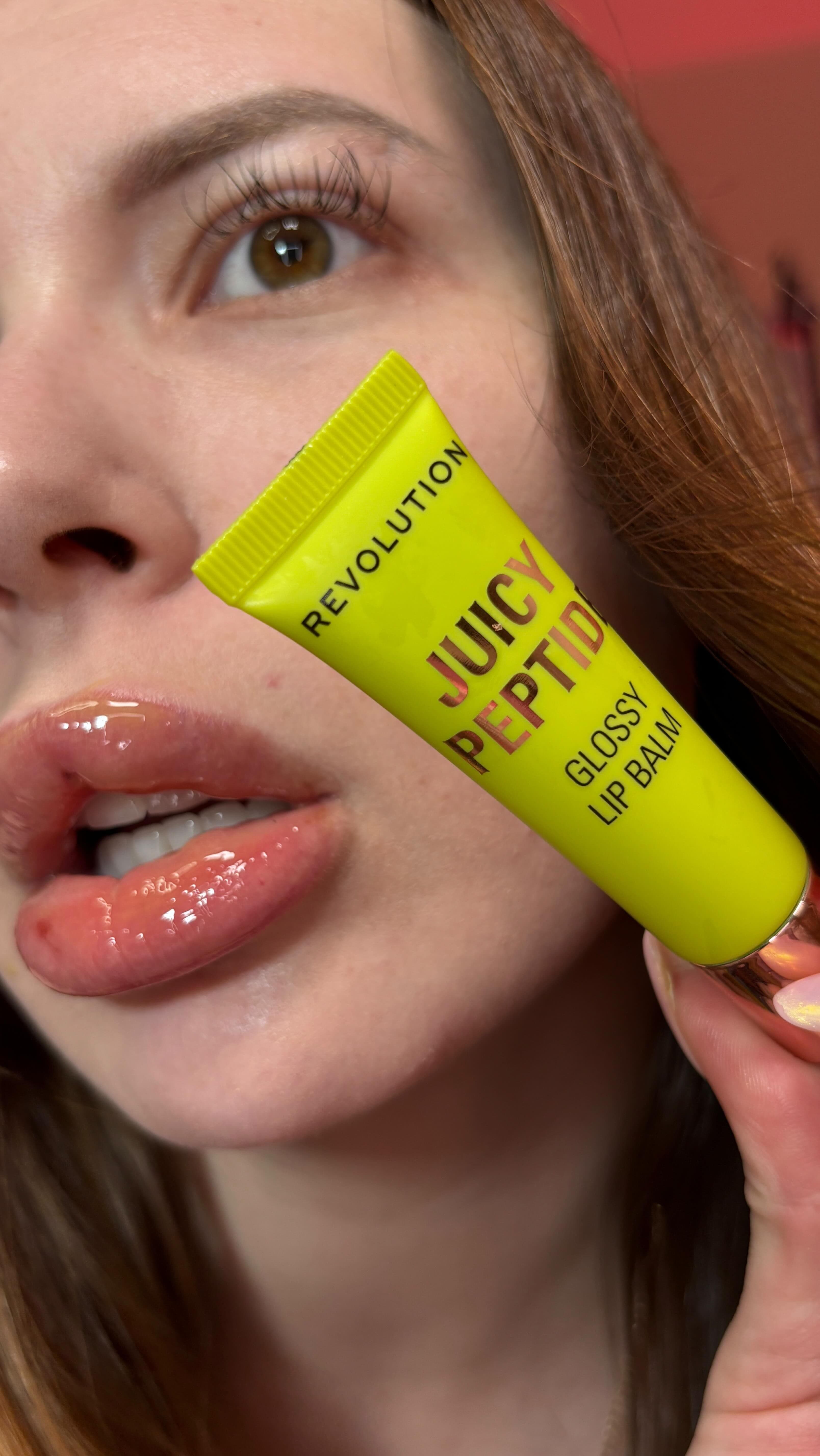 Green lips balm 😱
#RevolutionOnYou, #RevGen, #makeuprevolution #ad