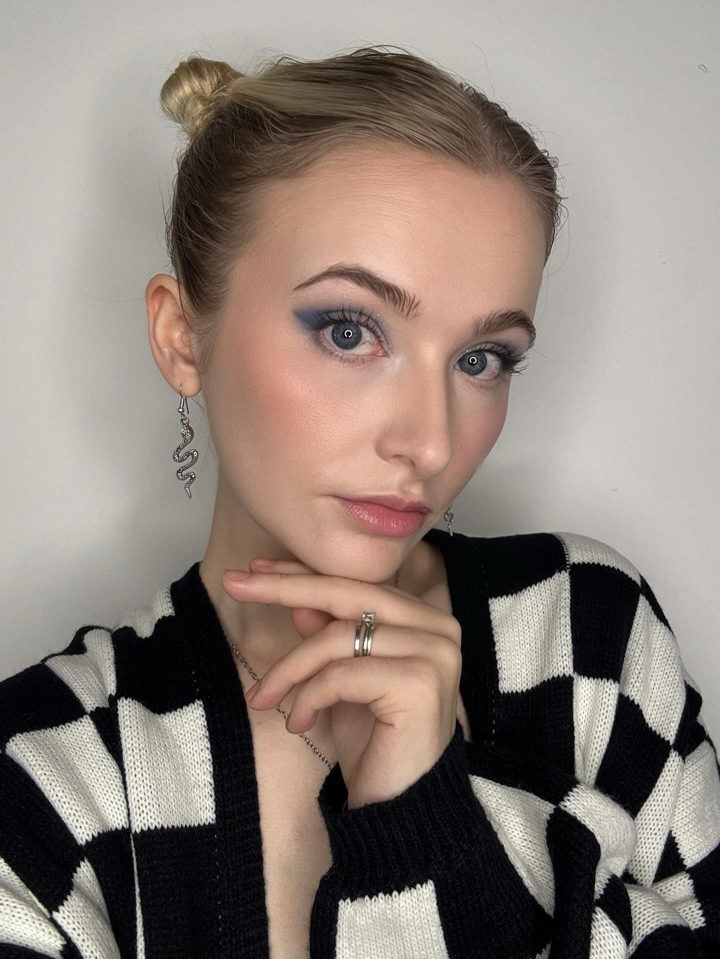 We’re Going UP, UP, UP! 🎧
@pradabeauty Blue Balm✨
@lauramercier Translucent Loose Ulta Blur Setting Powder(From @beaut