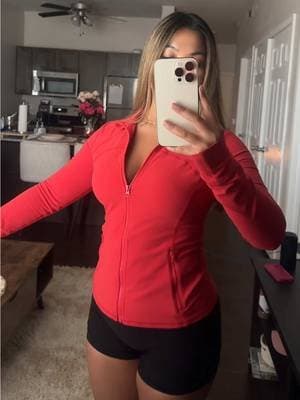 mango making an appearance #tiktokshop #tiktokmademebuyit #bbljacket #gymgirl #gymoutfit @glowmode shop