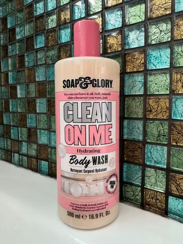 #AD ✨ I feel like this is one of those products everyone has tried at least once, and for good reason. The lather is rich, the scent is that classic Soap and Glory freshness, and it leaves my skin feeling soft without that stripped feeling. I’ve been using it in my shower routine lately, and I can see why it has stayed so popular over the years. It’s simple, reliable, and makes the whole shower feel a bit more indulgent. Have you tried Clean On Me before, or is it still on your list? @Soap & Glory #SoapAndGloryCollective #SGFlashDrop #CleanOnMe #IconicScent