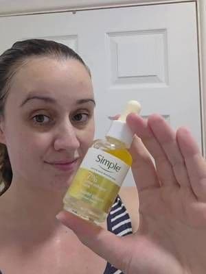 #AD First impressions of the new Simple Super Glow+ Bi-phase Serum โจ It left my skin feeling super hydrated with such a lovely all-over glow! #simplesquaduk #simplebiphaseserum @Simple UK