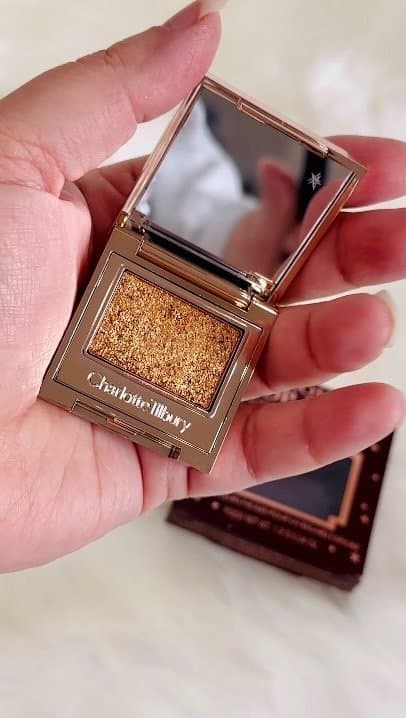 Hypnotising Pop Shots Sunlit Diamond Single Eyeshadow is a must for anyone looking to add a little sparkle to their make