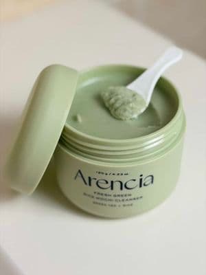 I’ve been using the Arencia Fresh Green Rice Mochi Cleanser in my routine lately ✨ A gentle mochi-texture cleanser that