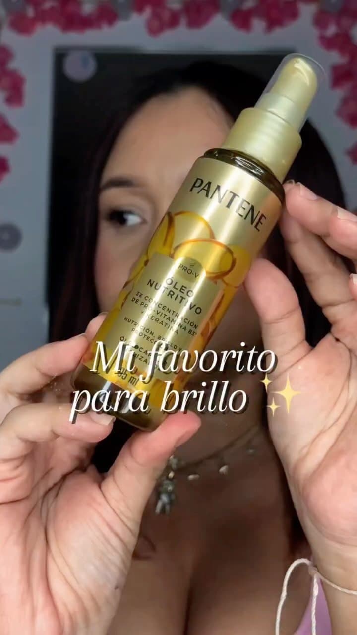 Unas gotas del Óleo Nutritivo y el brillo aparece al instante ✨
Nutre, controla el frizz y deja el cabello suavecito sin