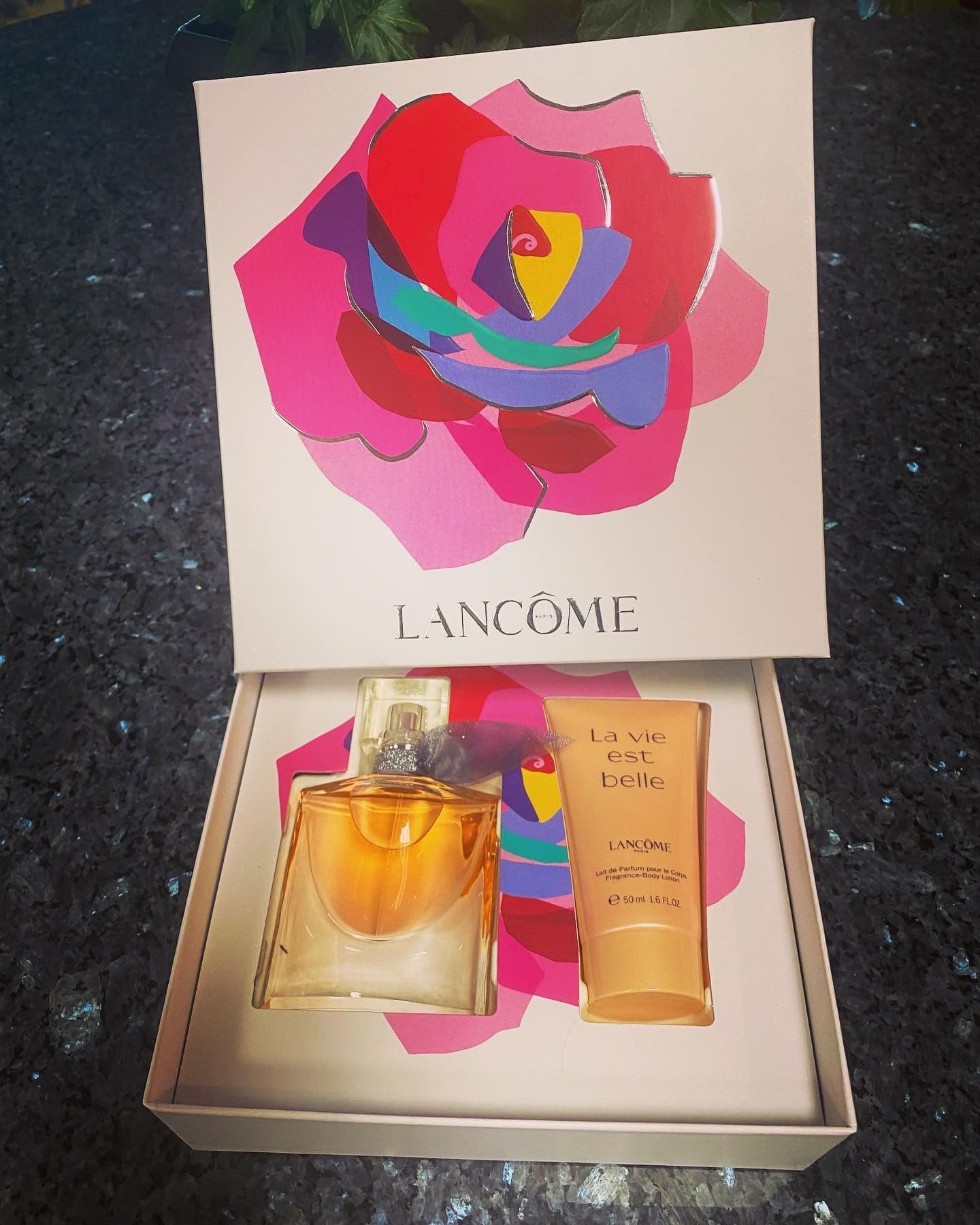 #giftedbylancome Happy Mother’s Day, @vuloanphan 💝you color my world 🌈🌹🫶 #lancome #mothersday @lancomeofficial offic