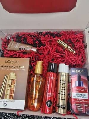 Happy International woman's day my beautiful friends 🧡 This is my first amazing pr box from @lorealparis Thank you for having me 😊 i can't wait to jump into this ! #ad #lorealistaruk #lorealistarukiwd #unboxing #internationwomansday @lorealparisuk #skincare #makeup #haircare