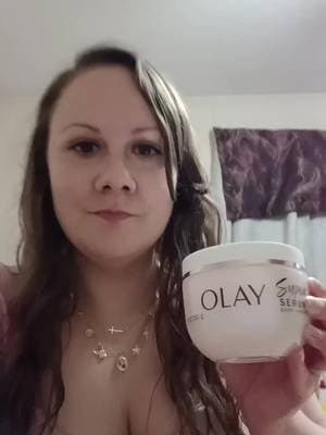I like that it has the 5 ingredients to help slow signs of aging. Niacinamide, AHA, Collagen peptide, vitamin c, Shea bu