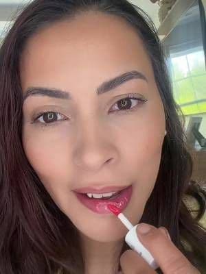 Este me deja los labios suaves, con brillo y un colorcito saludable que parece natural. ๐ #tiktokshopcreatorpick #ugccreator #ttshop #noonipartner #lipoil @NOONI