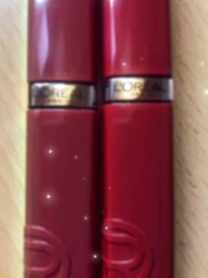 Ad* LAQUE RESINTANT DE @L'Oréal Paris ES @L’Oréal Paris ✨No transfieren, acabado efecto VINILO, ultraligero y sedoso 😍