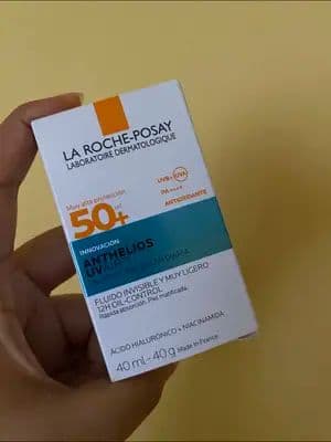 Protector solar con alta protección UV tan ligera como el aire 💙 #tanligerocomoelairefm #tanligerocomoelaire #antheliosuvair #proteccionsolar #publicidad @La Roche-Posay @For_Me