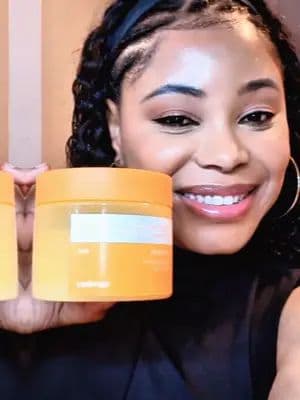 Lotion alone is NOT enough for stubborn knees and elbows! 🛑 Thicker skin and constant friction needs a multitasking formula. These TXA Body Clarifying Pads use AHA + BHA to smooth rough patches while TXA & Niacinamide fade dark spots. Clear skin isn't just for your face! ✨ Find them @celimax.global 🛍️✨ #celimax #yesstyle #ClarifyWithCelimax #PR #DarkSpots