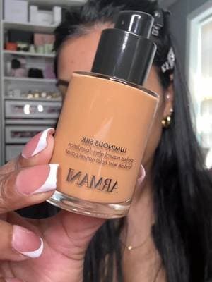 Up close and personal with the NEW formula of the iconic Luminous Silk Foundation @@Armani beauty@@sephora Leaving skin with an even, softly blurred finish, lightweight feel and flawless coverage ##luminoussilk##giftedbyarmani