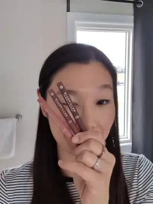 Gifted by L’Oréal Paris 💄✨ Loving how smoothly the Blur Filler Lip Liner glides on. It makes over-lining, contouring, and sculpting my lips feel so effortless for a soft, defined look. 🤎 @lorealparis #LorealistarCA #WorthIt #LipLiner #BlurFillerGlide #giftedbylorealparis