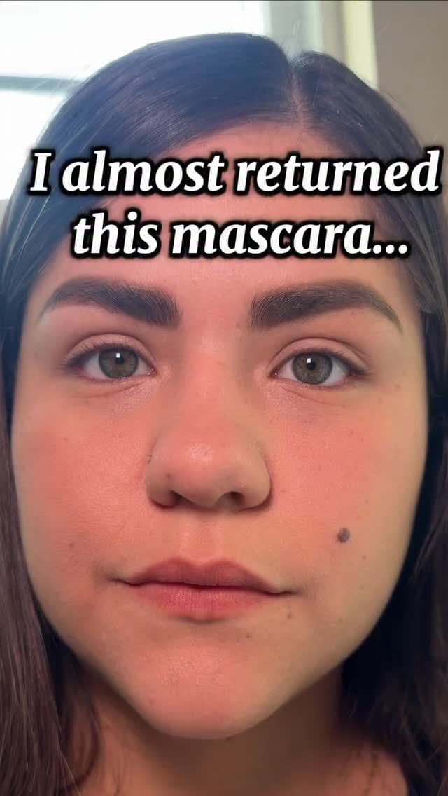 Okay, real talk…
I almost returned this mascara.
But after ONE use… 👀
I was honestly surprised.
Would you try a blu