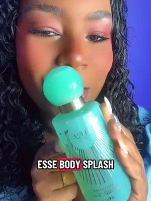 ✨ Se você ama cheirinho de mulher elegante e marcante, precisa conhecer o Body Splash Afrodite Garden da Aura Beauty! 💚🌸 Com notas florais de flor de laranjeira e jasmim, combinadas com um toque frutado e um fundo cremoso, ele deixa a pele perfumada, fresca e irresistível ao longo do dia. 🌺🍐✨ Garanta o seu clicando no carrinho laranja e descubra por que esse body splash está conquistando tanta gente! 💖 #TikTokShop #AuraBeauty #AfroditeGarden #BodySplash #Perfumaria @Aura Beauty Club