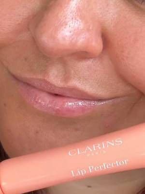 Best lip gloss for dry lips? 🫦 One of my favourite lip products is the Clarins Lip Perfector in the everyday shade Apricot. It’s moisturising, non-sticky, so easy to apply and the subtle tint makes my lips look naturally fuller without trying too hard. Perfect for those “no makeup” makeup days. I also love Clarins as a brand – they use natural ingredients, create eco-conscious packaging, are a Certified B Corp and everything is made in France. They even have a T.R.U.S.T platform so you can trace where the ingredients come from. Responsible beauty done right ✨ You can shop via my link: 🔗 https://collective.clarins.co.uk/a/glow.with.ania (also in my bio & Clarins highlights) 🛍️ My discount code: ANNAN10 AD | Gifted @ClarinsUK #ClarinsUK #clarinscollective #drylips #lipgloss #glow_with_ania