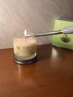 Prodotto inviato da Aboca - Adv Piccoli gesti quotidiani, un momento per sé e un po' di tempo per rallentare. 🍂 Nella mia routine di ottobre trova spazio anche Armovita CalmStress Advanced Gocce, un integratore alimentare con formula 100% naturale, pensato per accompagnarmi nei periodi più intensi, quando gli impegni quotidiani possono portare a momenti di stress, agitazione e tensione. 🌿 La sua formulazione contiene: 💚 Camomilla, che contribuisce al benessere mentale e fisico e aiuta a regolare la motilità gastrointestinale e l'eliminazione dei gas. 💚 Passiflora, che aiuta a calmarsi nei momenti di agitazione, anche a seguito di una discussione. 💚 Ziziphus, utile per favorire il rilassamento e il benessere mentale. 💚 Biancospino, utile anche per la regolarità della pressione arteriosa. Armovita CalmStress Advanced è disponibile sia in capsule, il formato attualmente più richiesto, sia nella nuova versione in gocce. 🌱 Per me, prendersi cura di sé significa anche prestare attenzione ai piccoli gesti di ogni giorno e trovare il proprio spazio per rallentare. ✨ E tu, cosa ti aiuta a ritrovare un po' di tranquillità nei momenti più intensi? 💚 @abocalife #GiftedByAboca #ArmovitaCalmStressAdvanced #TengoAlMioBenessere #progettoabocalife