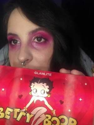 Such a cute color story. I will definitely be doing more looks with this. @Glamlite #glamlite #bettyboop #fyp#tiktokshop #eyeshadowpalette