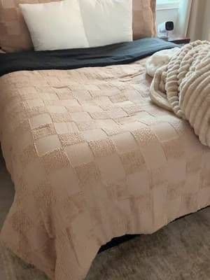 @bedsure_official makes the coziest most fluffy, soft blankets 😩 I love them so much! #fallcozy #superbrandclub #viralontiktokshop #tiktokshopcreatorpicks #tiktokshoprestock #autumnliving #bedsureblanket #hometok