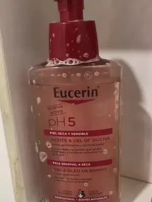 Mi compañero de duchas 🧖🏻♀️ #Dermatips #dermatipsfm #aceiteygeldeducha #Eucerin #opinionpersonal #publicidad #creatorsearchinsights @Eucerin México @For_Me