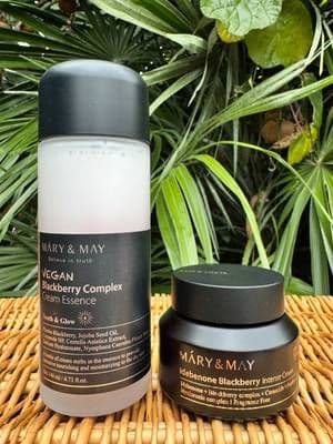🩷 2 steps to a glowy and healthy skin barrier 🩷 This Mary & May Blackberry Duo is designed to repair and strengthen the skin barrier. The Cream Essence has a lightweight milky texture that absorbs quickly, giving an instant soothing and hydrating feel. The Intense Cream has a richer, buttery texture that melts into the skin and locks in moisture for longer-lasting comfort, especially if your skin feels damaged or sensitive. Both products are vegan and fragrance-free, and work well together as a two-step routine for a healthier, more resilient skin barrier ✨ 🛍️ Available on YesStyle 🔗 Link in my bio via LinkTree Use my discount code: SAFJB5OF AD | Gifted @Mary&May Official @YesStyle @YesStyleInfluencers #marynmay #kbeauty #skinbarrier #milkyessence #lovemarynmay