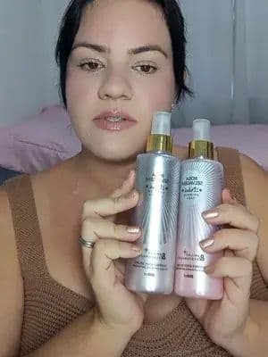 O Kit com 2 Body Splash Dubai Shimmer Rosa Selvagem é perfeito pra quem ama ficar perfumada(o) e com aquele glow lindo