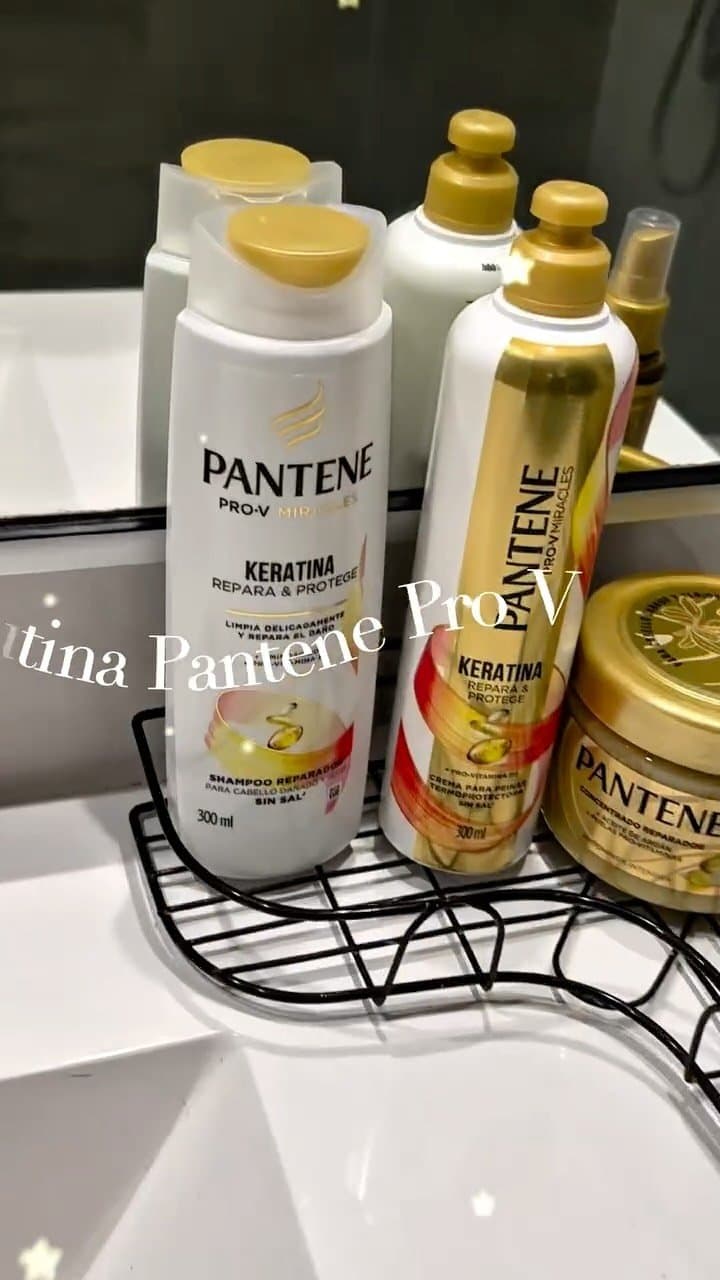 En esta temporada hay que brillar✨ más que nunca, y qué mejor que manteniendo nuestro cabello saludable🫧, así que les d