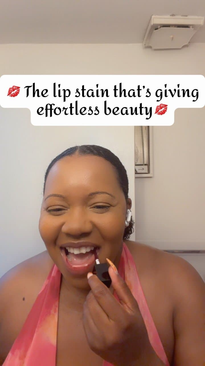 A glossy lip with a stain that actually lasts? Yes, please. 💋
Loving the way this e.l.f. Glossy Lip Stain gives me the