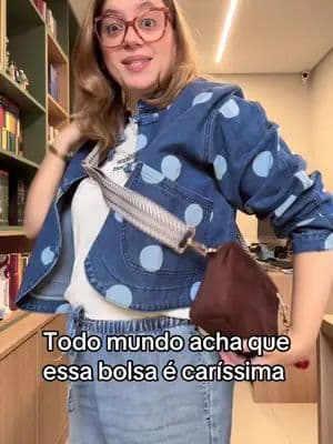 Essa bolsinha pequena mas super espaçosa da @BOSTANTEN.BR tá com um preço muitooooo bom no TikTok shop #tiktokshopbr99 #bolsafeminina #bolsapequena #bolsamarrom