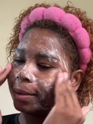 ✨ PELE LIMPA, HIDRATADA E SEM OLEOSIDADE 😍💖 Esse gel de limpeza suave da Simple é simplesmente PERFEITO pra quem quer cuidar da pele sem agredir! 🧴✨ ✔️ Limpa profundamente sem ressecar ✔️ Ideal para peles sensíveis ✔️ Deixa a pele macia e hidratada ✔️ Ajuda no controle da oleosidade 💖 Pode usar de manhã e à noite pra uma pele sempre linda! 🛒 Clica no carrinho laranja e garante o seu agora! 💬 Comenta “EU QUERO” que eu te mando o link 🔥 #tiktokshopbrasil #skincare #rotinadepele #peleperfeita #achadinhos