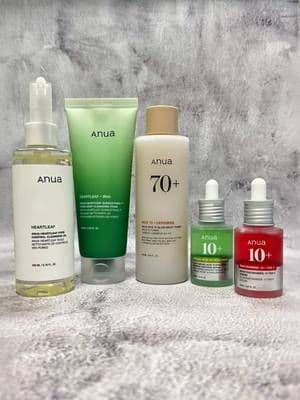 @anua_global for @YesStyle Cinque prodotti che potremmo suddividere in due routine mirate: 𝟏. 𝐑𝐎𝐔𝐓𝐈𝐍𝐄 𝐂𝐀𝐋𝐌𝐀𝐍𝐓𝐄 Basterà associare la doppia detersione con il siero all’acido azelaico 𝟐. 𝐑𝐎𝐔𝐓𝐈𝐍𝐄 𝐈𝐋𝐋𝐔𝐌𝐈𝐍𝐀𝐍𝐓𝐄 Combinando il tonico al riso ed il siero con niacinamide e TXA Code: 𝐄𝐅𝐅𝐄𝐀𝐁𝐈𝐎𝐋𝐀𝟗𝟎 👉🏻 𝐰𝐰𝐰.𝐲𝐞𝐬𝐬𝐭𝐲𝐥𝐞.𝐜𝐨𝐦/𝐢𝐭 👈🏻 @YesStyleInfluencers #YesStyle #yesstyleinfluencers #anua #niacinamide #KoreanSkincare #GlassSkin #kbeauty #hyperpigmentation #SkinClarity #RiceWater #redness #rosacea #sensitiveskin #skinbarrier #kbeauty #microinfluencer #ugc #contentcreator #giftedby #suppliedby #tester #rewiever #ad