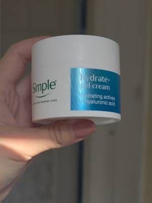 Dry skin? Simple has you covered 💧✨ My skin has been feeling dry and looking a little dull lately, so I've recently added the Simple Hydrate+ Gel Cream into my routine. I love how lightweight it feels while giving my skin the hydration it’s been needing 💧 @Simple UK #AD #SimpleSquadUK #SimpleHydratePlus