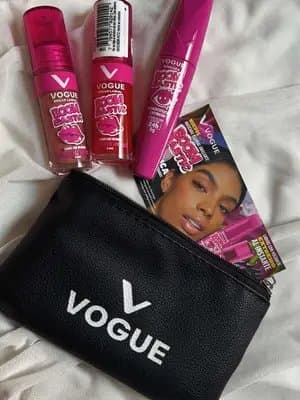 Si estabas buscando un makeup fácil que eleve cualquiera de tus looks este kit es perfecto lo amamos 💋 👁️👁️💖✨ @vogue