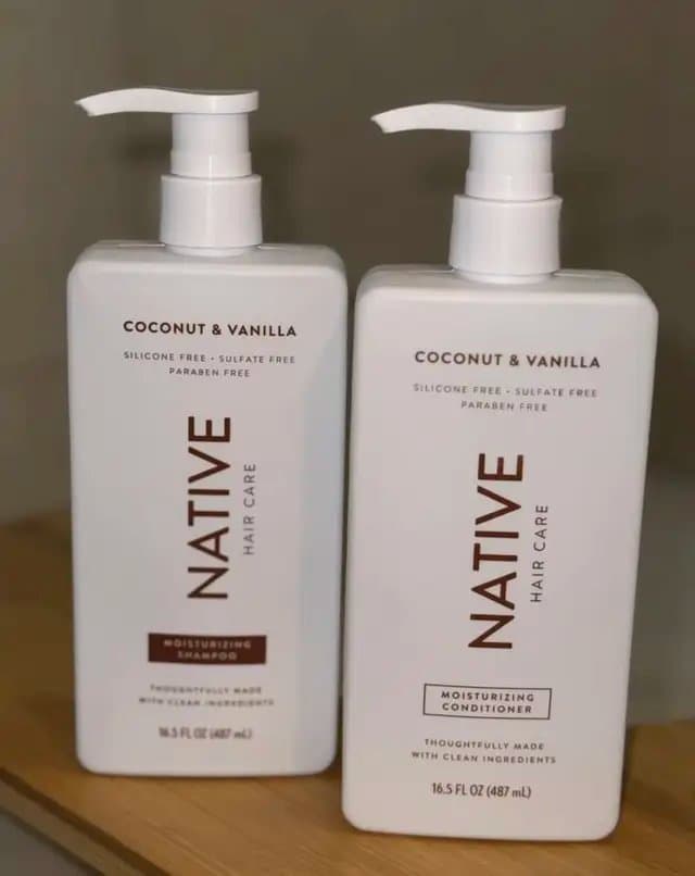 ✨ Ease of Use: This dry shampoo is incredibly easy to use! The spray dispenses evenly and lightly, so you don’t end up with white patches or too much product in one spot. I just spray it 6–8 inches away from my roots, massage it in with my fingers, and brush through—no shaking, no mess, no fuss. It works instantly, so I can refresh my hair in under a minute, perfect for busy mornings or days when I don’t have time to wash. 🌿 Ingredients: I love that Native uses clean, simple ingredients—no parabens, sulfates, or harsh chemicals, and it’s also cruelty-free and vegan. It’s made with naturally derived cleansers and starches that absorb oil gently without drying out my scalp or hair. I feel good using something that’s safe, gentle, and better for my hair and the environment, plus it’s free of talc and aluminum, which is a huge plus for me. 💨 Absorption: It absorbs oil and grease so well! Even on my second or third day after washing, my roots get super oily, but this shampoo soaks up all the excess oil instantly. It leaves my hair looking clean, fluffy, and full of volume, just like I just washed it. #complimentary #GiftedByNative #AvailableAtTarget #NativeDryShampoo