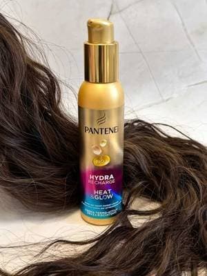 ๐๐๐๐ ๐๐๐๐๐ by @CapelliPantene ๐๐๐๐ญ & ๐๐ฅ๐จ๐ฐ รฉ la ๐ง๐ฎ๐จ๐ฏ๐ ๐๐ซ๐๐ฆ๐ ๐ญ๐๐ซ๐ฆ๐จ-๐ข๐๐ซ๐๐ญ๐๐ง๐ญ๐ ๐ ๐ญ๐๐ซ๐ฆ๐จ๐ฉ๐ซ๐จ๐ญ๐๐ญ๐ญ๐ซ๐ข๐๐ ๐ฌ๐๐ง๐ณ๐ ๐ซ๐ข๐ฌ๐๐ข๐๐๐ช๐ฎ๐จ, pensata per portare lโidratazione dei capelli secchi a un livello superiore. La sua formula intelligente ๐ฌ๐ข ๐๐ญ๐ญ๐ข๐ฏ๐ ๐๐จ๐ง ๐ข๐ฅ ๐๐๐ฅ๐จ๐ซ๐ ๐๐๐ ๐ฅ๐ข ๐ฌ๐ญ๐ซ๐ฎ๐ฆ๐๐ง๐ญ๐ข ๐๐ข ๐ฌ๐ญ๐ฒ๐ฅ๐ข๐ง๐ , rilasciando un concentrato di nutrienti idratanti che agiscono in profonditร nella fibra capillare. Grazie allโesclusiva tecnologia Pro-V attivata dal calore, Heat & Glow ๐ฌ๐ข ๐ฌ๐๐ซ๐ฎ๐ญ๐ญ๐ ๐ข๐ฅ ๐๐๐ฅ๐จ๐ซ๐ ๐๐ข ๐ฉ๐ก๐จ๐ง, ๐ฉ๐ข๐๐ฌ๐ญ๐ซ๐ ๐จ ๐๐ซ๐ซ๐ข๐๐๐ข๐๐๐๐ฉ๐๐ฅ๐ฅ๐ข ๐ฉ๐๐ซ ๐ฉ๐จ๐ญ๐๐ง๐ณ๐ข๐๐ซ๐ ๐ฅ๐ ๐ฌ๐ฎ๐ ๐๐๐๐ข๐๐๐๐ข๐. #CaloreCheIdrata #Pantene #UGCHeat&GlowPanteneit #GiftedbyPantene #progettotrnd