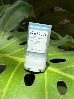 El SKIN1004 Silky-Fit Sun Stick es perfecto paratodo tipo de piel. Fácil, sin rastro blanco, no grasoso. @SKIN1004 US #ad #brillaconskin1004 #protectorsolar #centella #sunstick