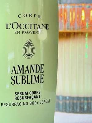 I used L’Occitane Amande Sublime Resurfacing Serum Corporal and was pleasantly surprised. The texture is smooth and super hydrating; I noticed it absorbed quickly into my skin and didn’t feel sticky at all. - Product gifted by L'Occitane USA. @LOCCITANE