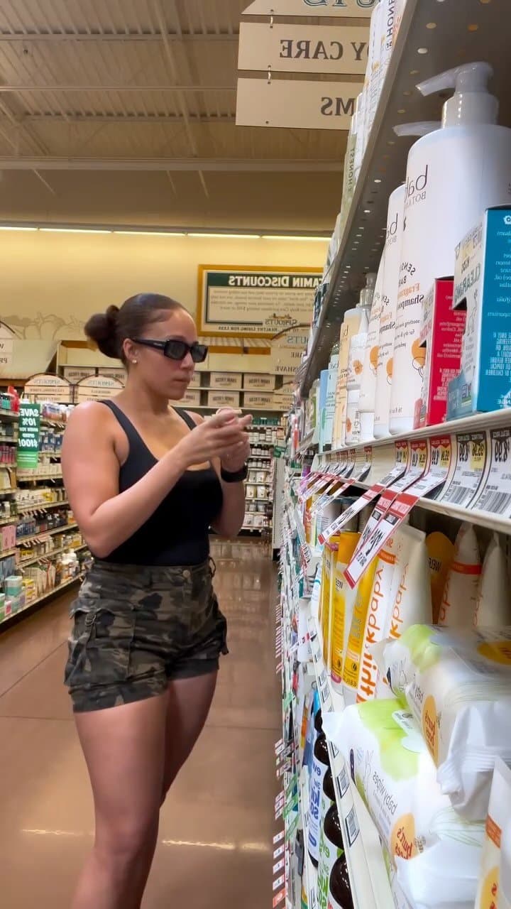 I’m obsessed with @sprouts and everything in it, including the new aluminum free deodorant from Humble Brands 😍
The sc